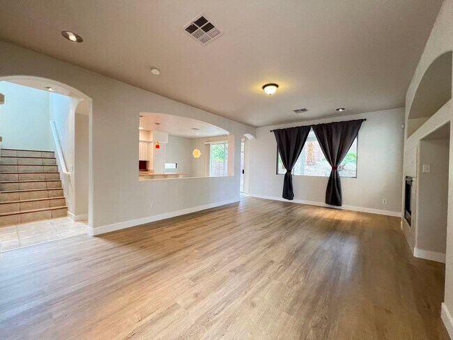 Building Photo - Beautiful and well-maintained two-story home in summerlin