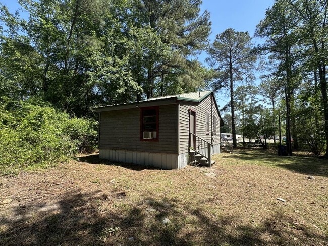 Building Photo - 2564 Lakeview Dr