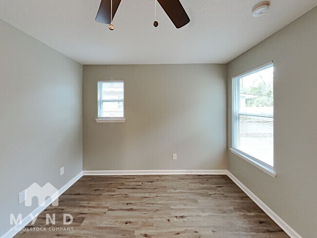 Building Photo - 3055 Dignan St