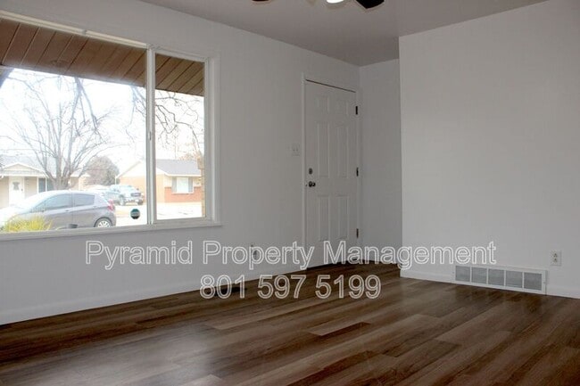 Building Photo - 985 S 600 W