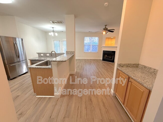 Building Photo - 10965 Princeton Village Dr