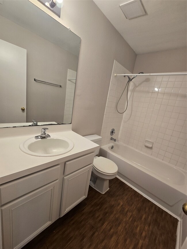 Building Photo - 16022 Old River Rd