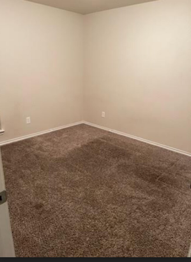 Building Photo - House For Lease in Odessa