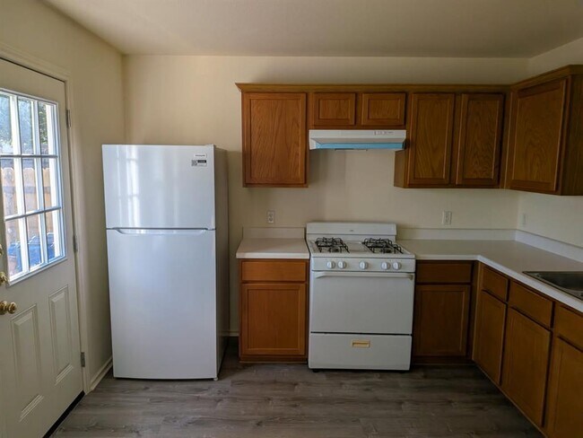 Building Photo - 325 Celery Loop