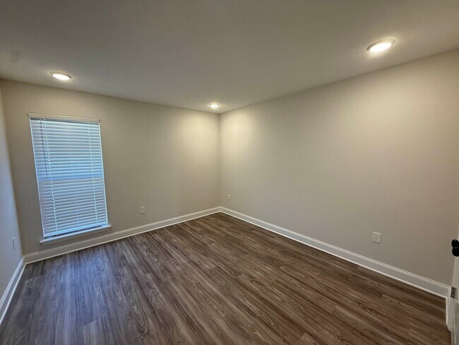 Building Photo - 132 Madisonville Dr