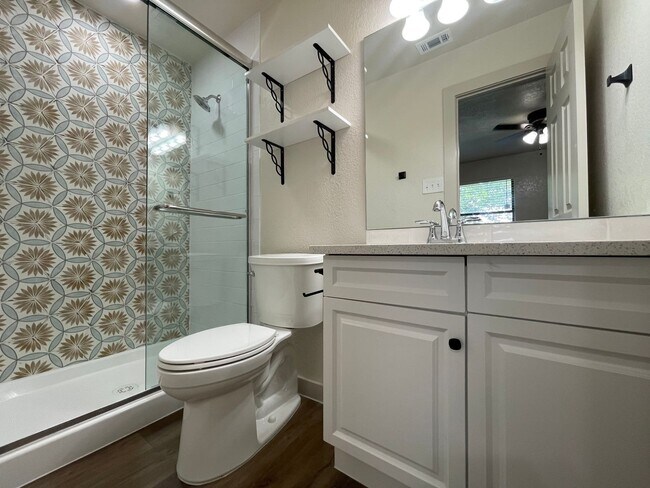 Building Photo - AVAILABLE NOW 2 BEDROOM 2 BATH DUPLEX IN S...