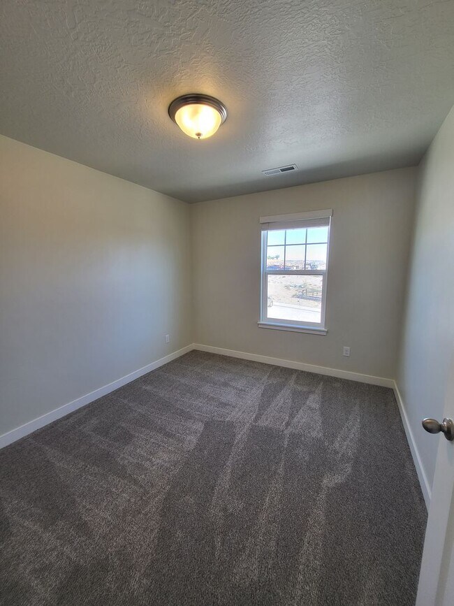 Building Photo - Brand New townhomes