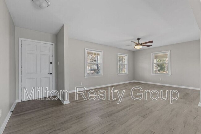 Building Photo - 329 S McPherson Church Rd