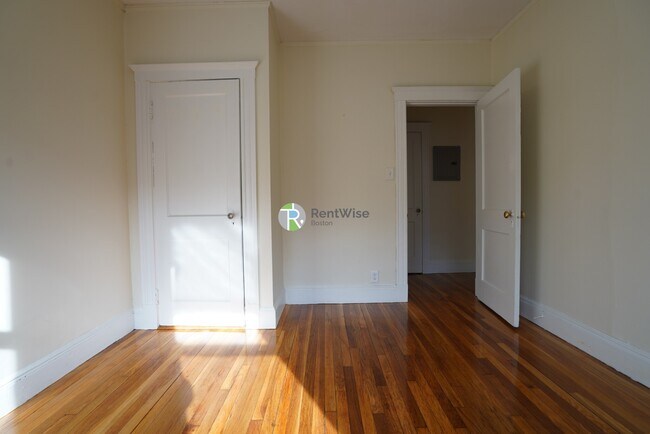 Building Photo - 8 Vinal St