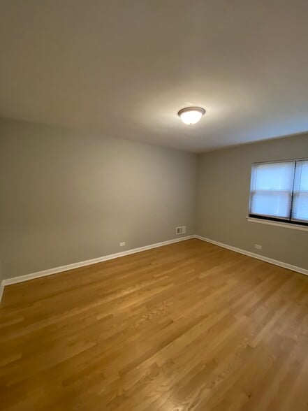 Bedroom 1 will fit King Bed - 1942 Linden Ave