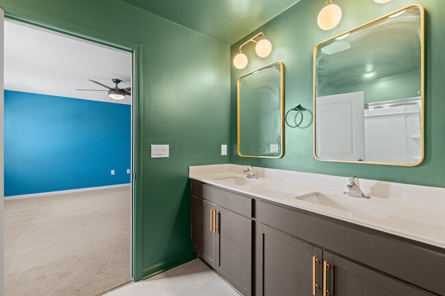 Building Photo - 49 River Bank Rd