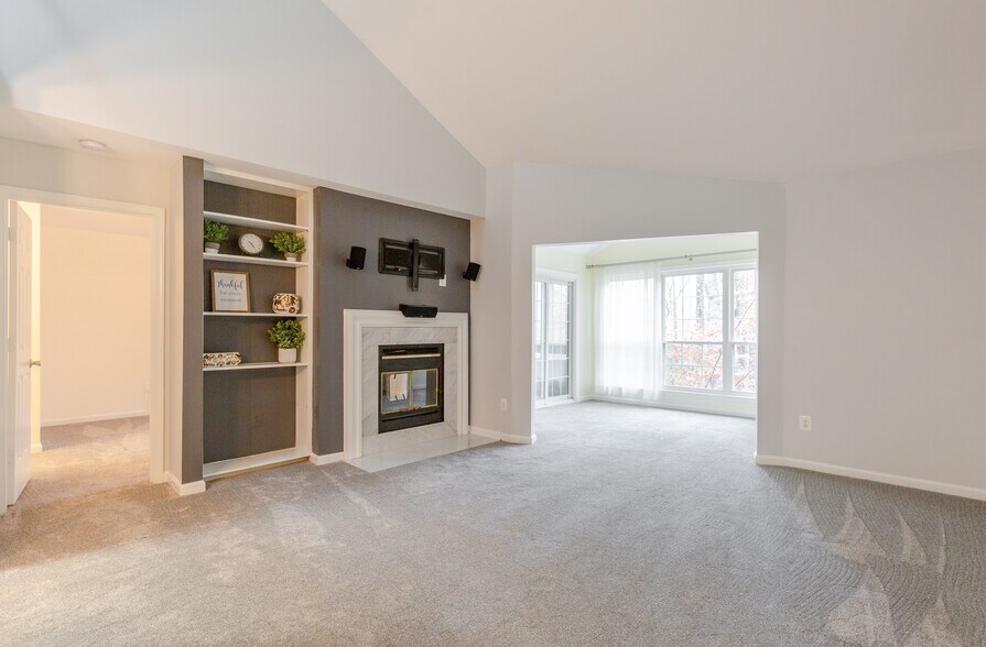 Building Photo - 2241 Lovedale Ln