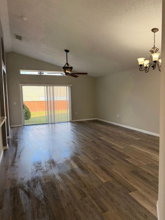 Building Photo - 3 Bed 2 Bath Home in BVL for Rent