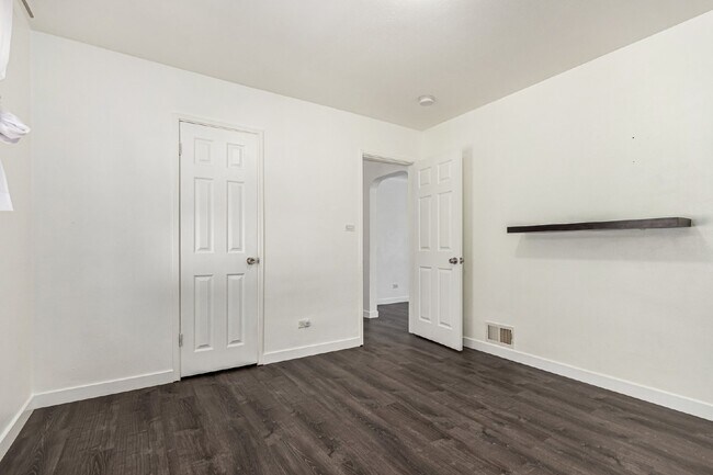 Building Photo - Lovely three bed / one bath home for rent