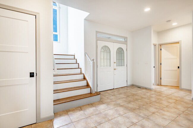 Building Photo - 8975 Snowy Owl Ln