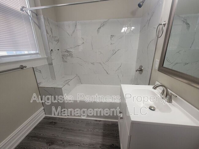 Building Photo - 323.5 Ellis St