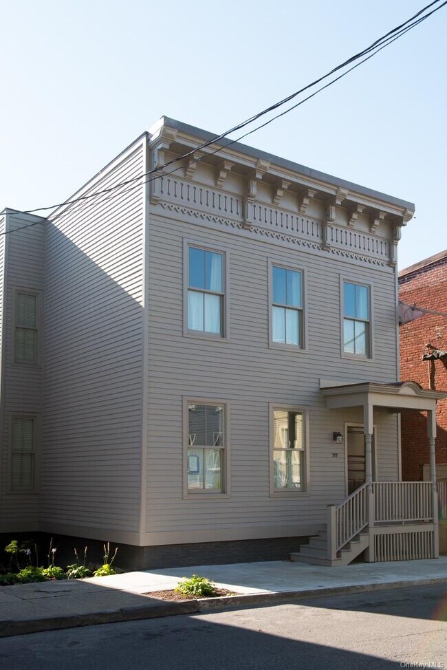 Building Photo - 217 Allen St