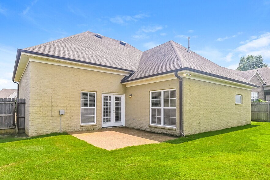 Building Photo - 3373 Champion Hills Dr