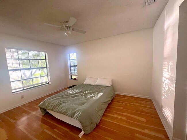 Building Photo - 2900 Olivewood Terrace