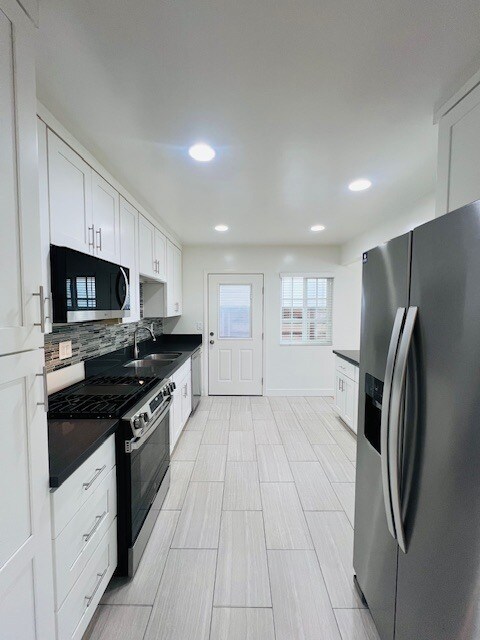 Building Photo - 574 2nd St