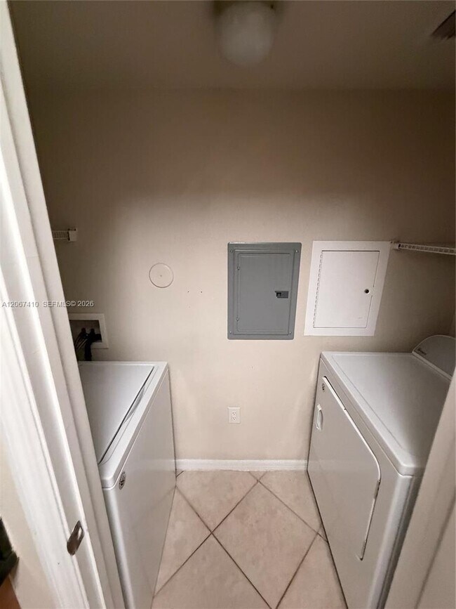 Building Photo - 6492 Emerald Dunes Dr