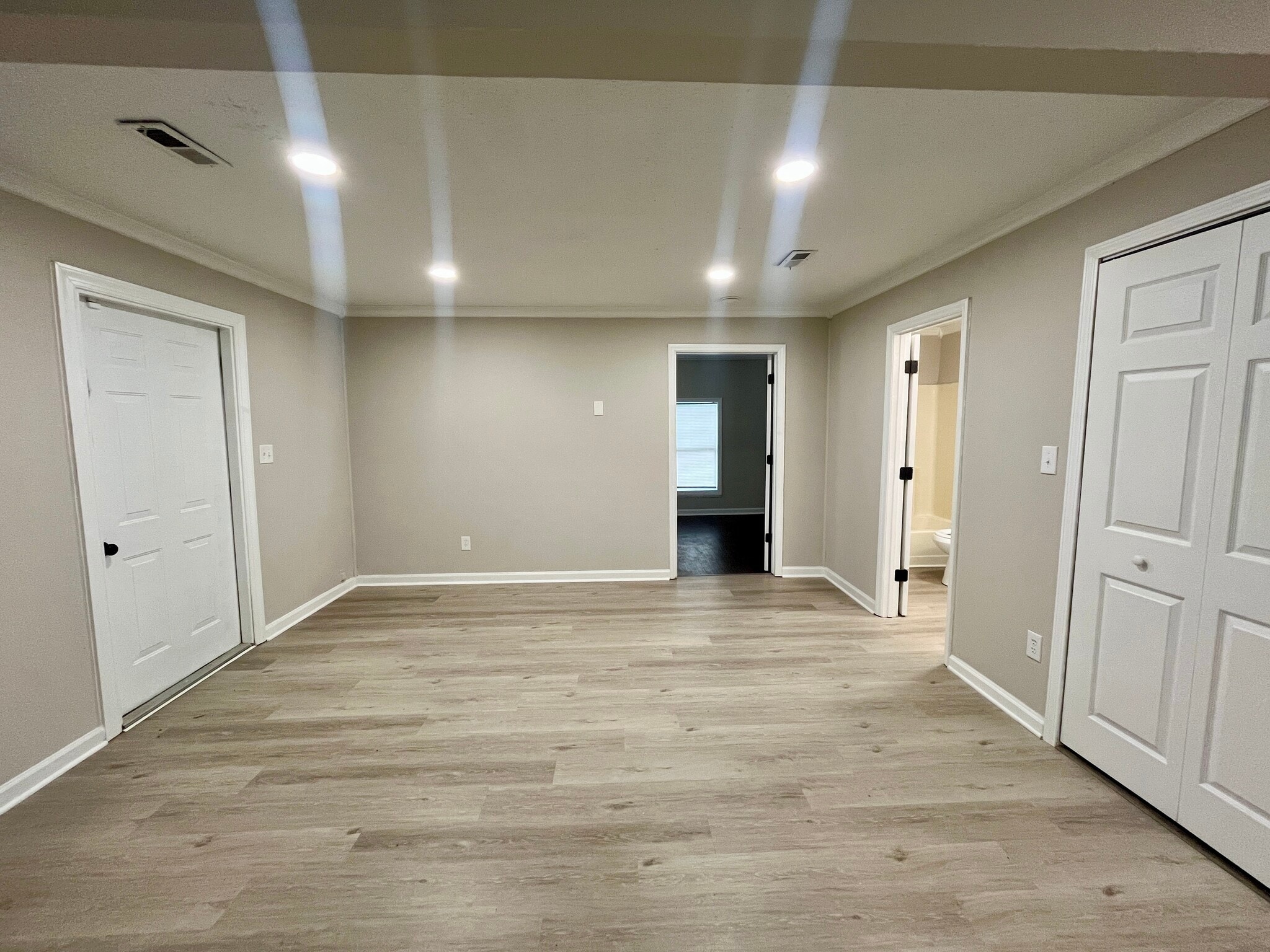 Building Photo - 2010 Simmons St