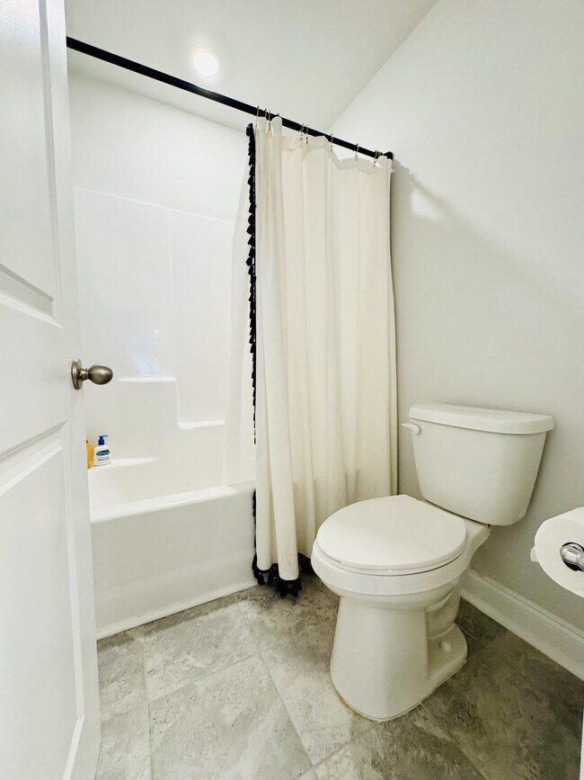 Building Photo - 2464 Campton Lp