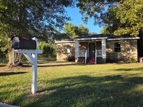 Building Photo - 2866 Edgewood St