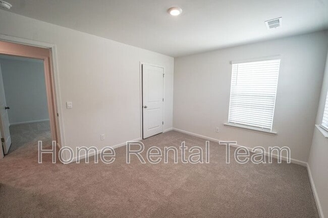 Building Photo - 156 Kraft Kove