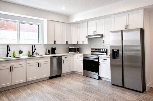Building Photo - 1597 W 37th St