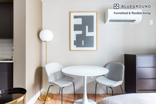 Building Photo - 408 Aurora Ave N