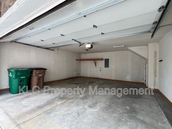 Building Photo - 1104 Flagstone Ln