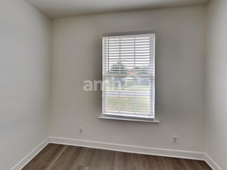 Building Photo - 3013 Community Cir