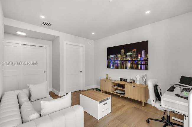 Building Photo - 92 SW 3rd St