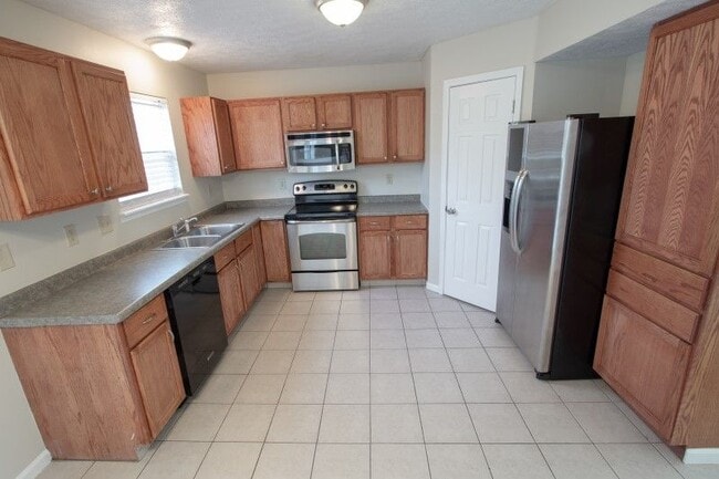 Building Photo - Beautiful 2 Story in Pike Township