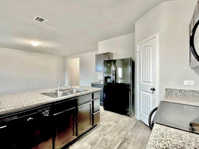 Building Photo - 5905 Ronee Leah Dr