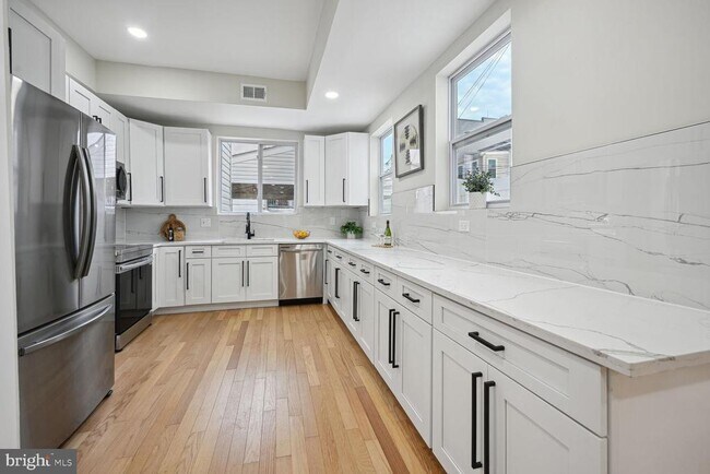 Building Photo - 1411 Montello Ave NE