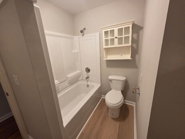Building Photo - Charming 3BR/2BA Home in Woodbury!
