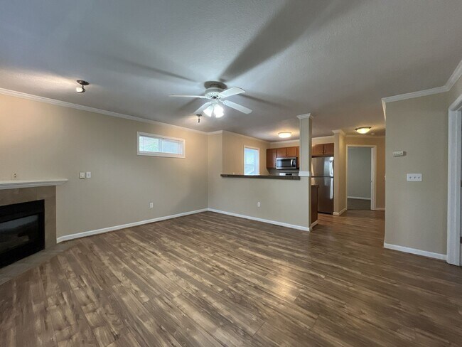 Building Photo - Spacious 904 Sq Ft Home in Bethany with Garage Parking, Washer/Dryer & Modern Kitchen Features