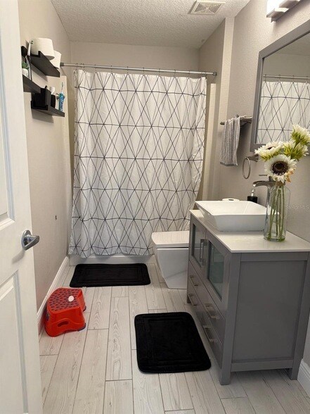 Building Photo - 4706 Doral Pointe Dr