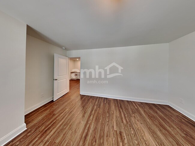 Building Photo - 410 Levon Ct