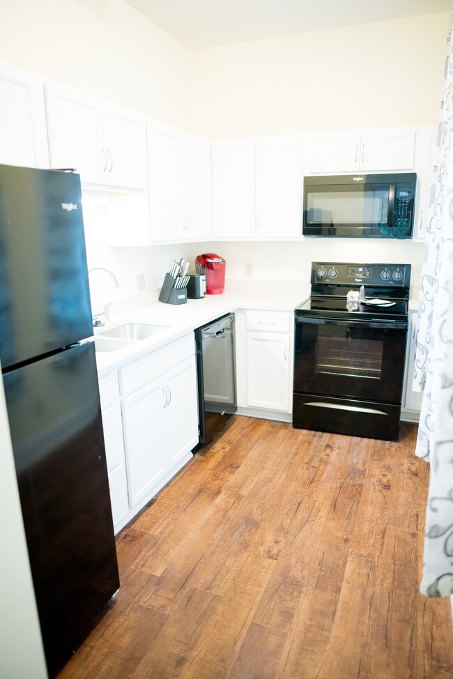 Building Photo - The Rathbone Apartments