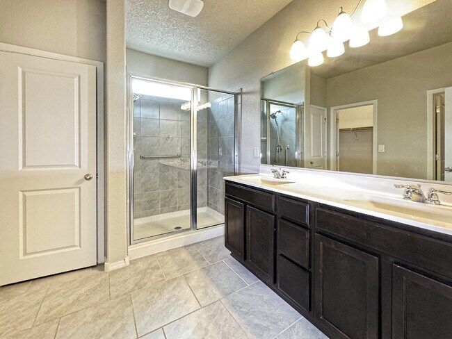 Building Photo - New 4 BR Home in Great Neighborhood!