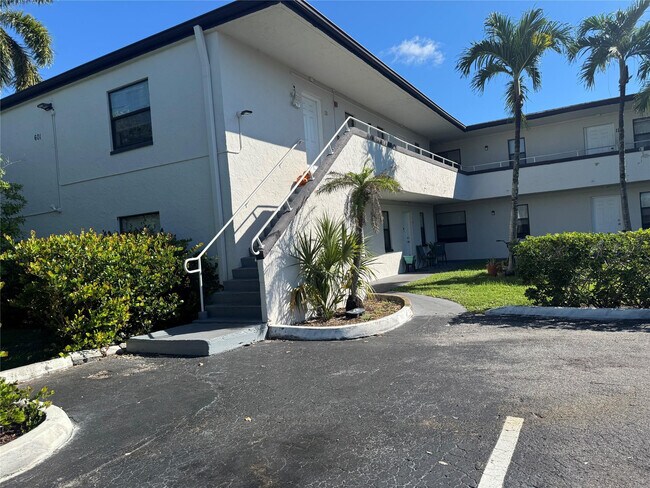 Building Photo - 607 NE 29th Dr