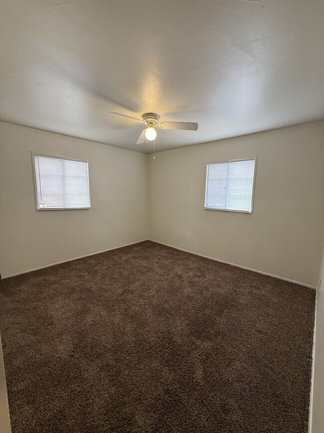 Building Photo - 1612 Hendola Dr NE