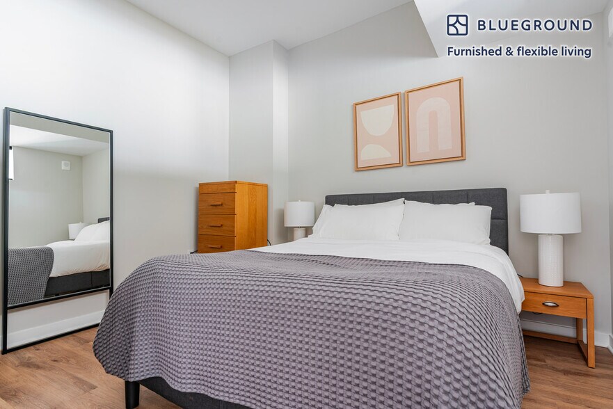 Building Photo - 3275 Washington Blvd