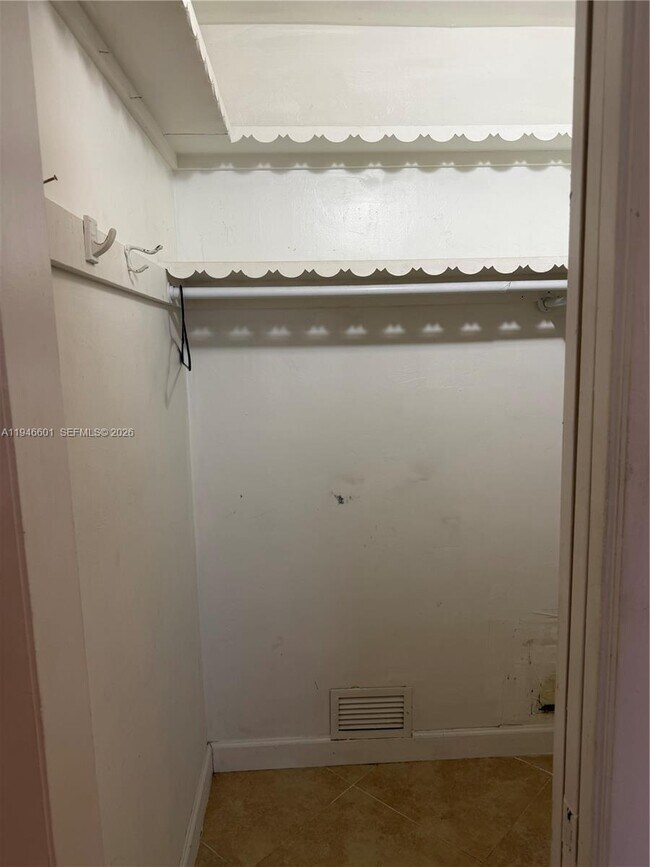 Building Photo - 3212 NE 10th St