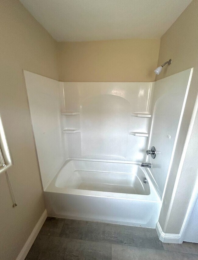 Building Photo - SW!!! OVER 2000 SQ FT!!! New Carpet!!! New Flooring!!! Freshly Painted!!! 4 bed 3 bath!!! Low Mai...