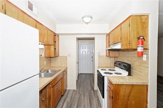 Building Photo - 5030 Meandering Ln