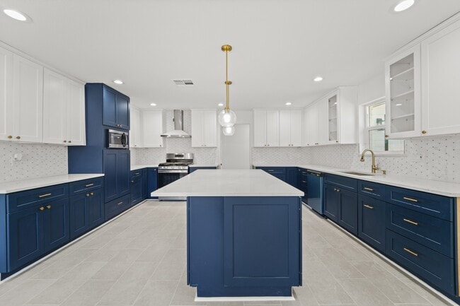 Building Photo - 10722 Lynbrook Dr